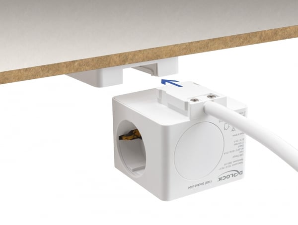 DeLOCK 11497 pistorasia CEE 7/3 + USB Valkoinen