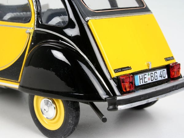 Revell Citroen 2CV CHARLESTON Bybil model Monteringssæt 1:24