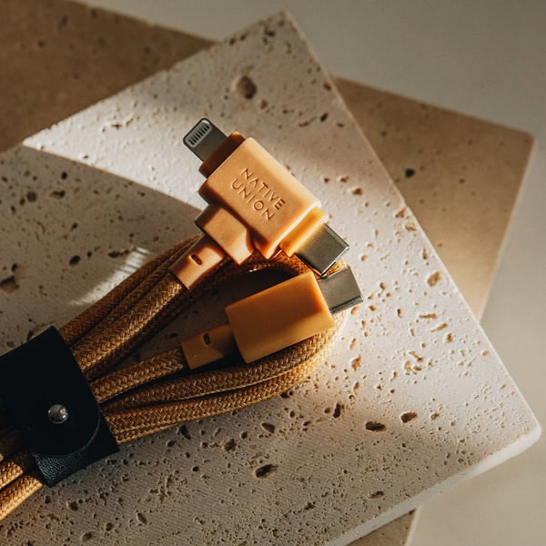 Native Union Belt Cable Duo USB-kaapeli 1,5 m USB C USB C/Lightning 60 W Keltainen