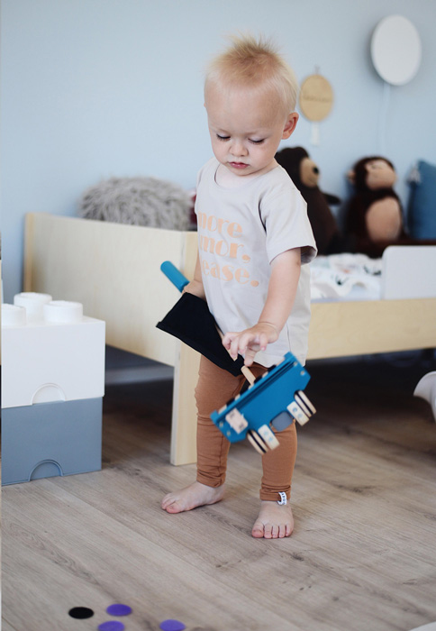Small foot Push-Along Toy Vacuum