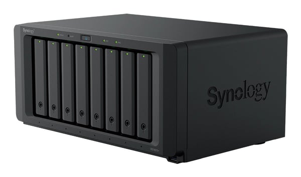Synology DiskStation DS1825neo+ NAS Desktop AMD Ryzen V1500B 4 GB DDR4 0 TB Synology DSM Sort