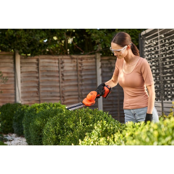 Miniatyrbillede 2 af 14: Black & Decker BCSS18D1-QW elektrisk hækkeklipper