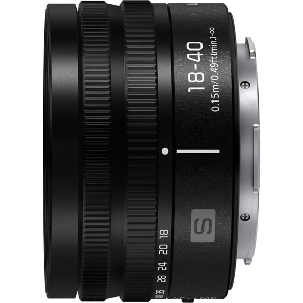 Panasonic Lumix DC-S5M2+ S-R1840 18–40 mm MILC-runko 24,2 MP CMOS 12000 x 8000 pikseliä Musta