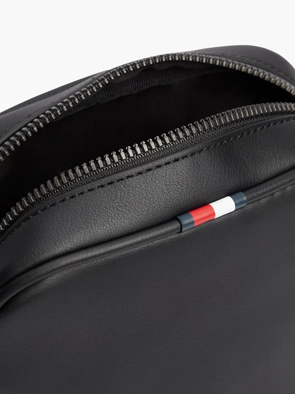 Tommy Hilfiger AM0AM14845BDS Polyuretaani (PU) Musta Olkalaukku
