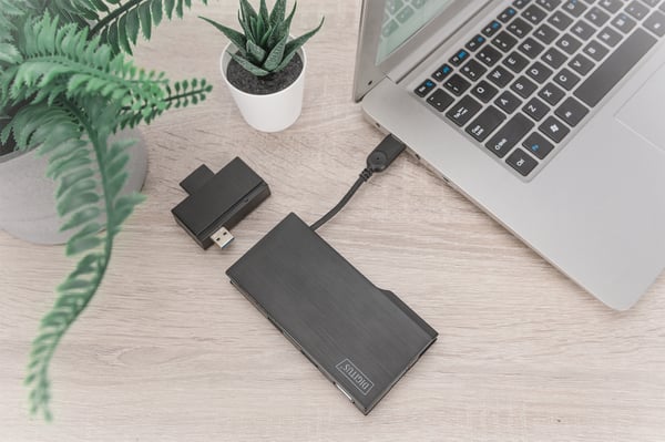 Digitus DA-70894 kannettavien tietokoneiden telakka ja porttitoistin Langallinen USB 3.2 Gen 1 (3.1 Gen 1) Type-A Musta