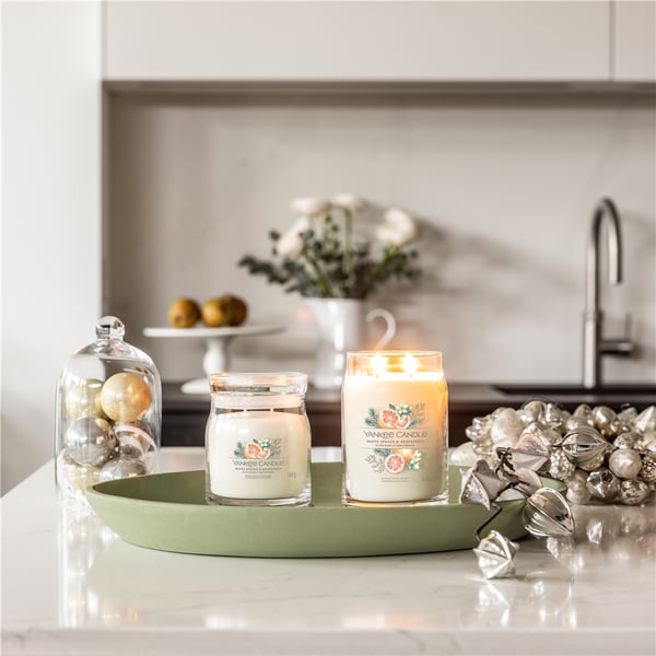 Miniatyrbillede 3 af 3: Yankee Candle White Spruce & Grapefruit vokslys Cylinder Hvid 1 stk