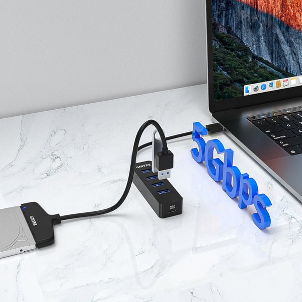 UNITEK uHUB Q4 USB 3.2 Gen 1 (3.1 Gen 1) Type-A 5000 Mbit/s Musta