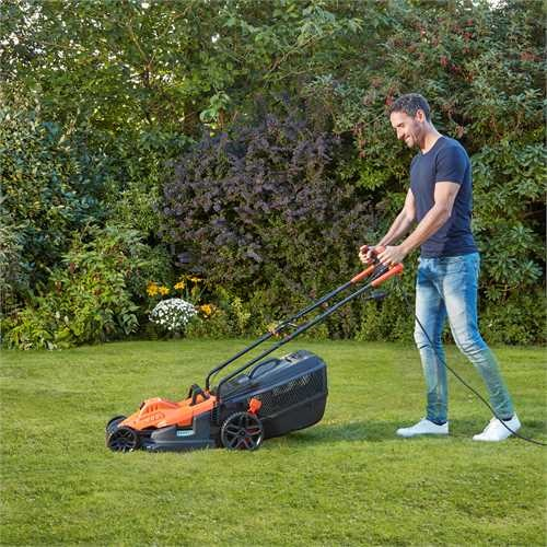 Black & Decker BEMW481BH ruohonleikkuri Työnnettävä ruohonleikkuri AC Musta, Oranssi