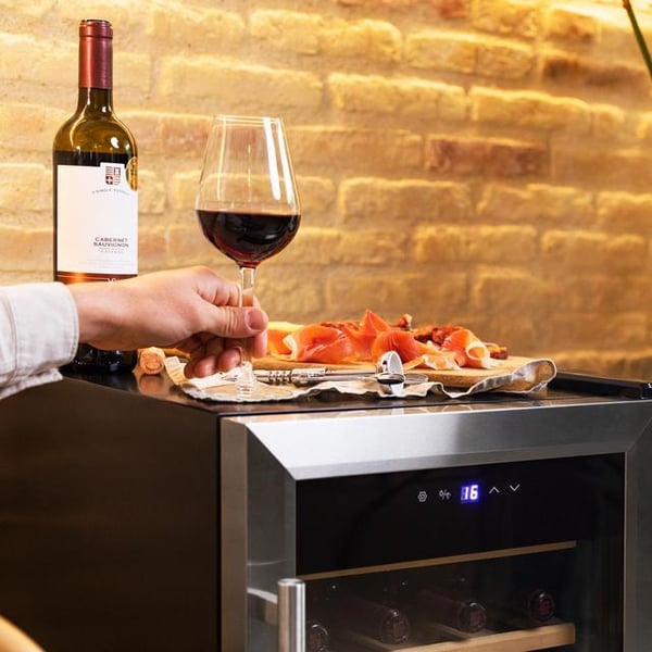 Cecotec Bolero GrandSommelier 2050 Vinkylare med kompressor Fristående Svart, Rostfritt stål 20 flaska/flaskor