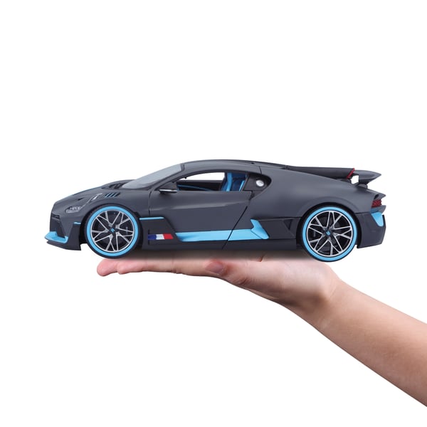 BBURAGO Bugatti Divo Modellsuperbil Förmonterad 1:18