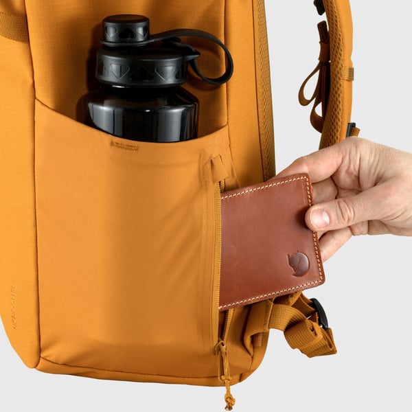 Miniatyrbillede 7 af 7: Fjällräven Ulvö Rolltop 30 rygsæk Sportsrygsæk Guld, Rød Polyamid