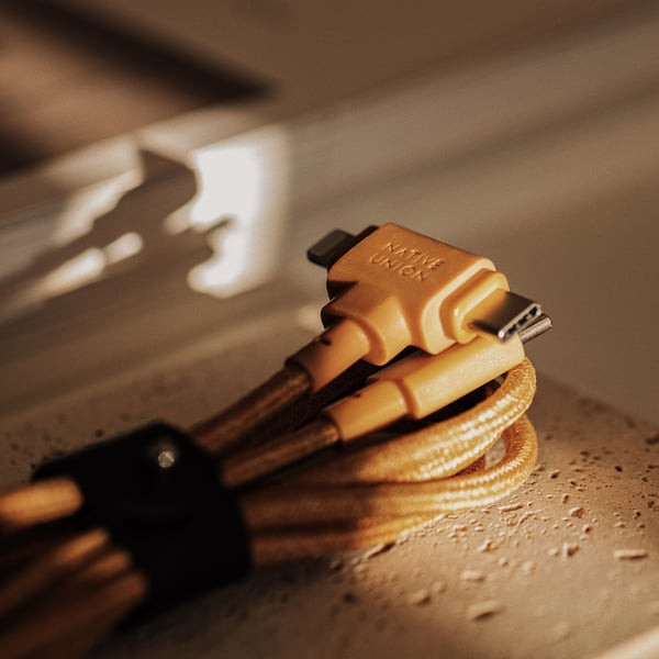 Native Union Belt Cable Duo USB-kaapeli 1,5 m USB C USB C/Lightning 60 W Keltainen
