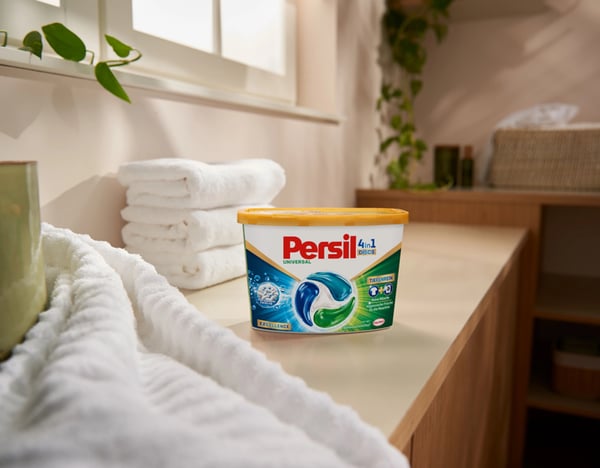 Persil 3016464 pyykinpesuaine Konepesu 3-in-1 värisuoja, tahranpoistaja ja pesuaine 272 g