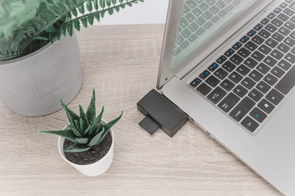 Digitus DA-70894 kannettavien tietokoneiden telakka ja porttitoistin Langallinen USB 3.2 Gen 1 (3.1 Gen 1) Type-A Musta