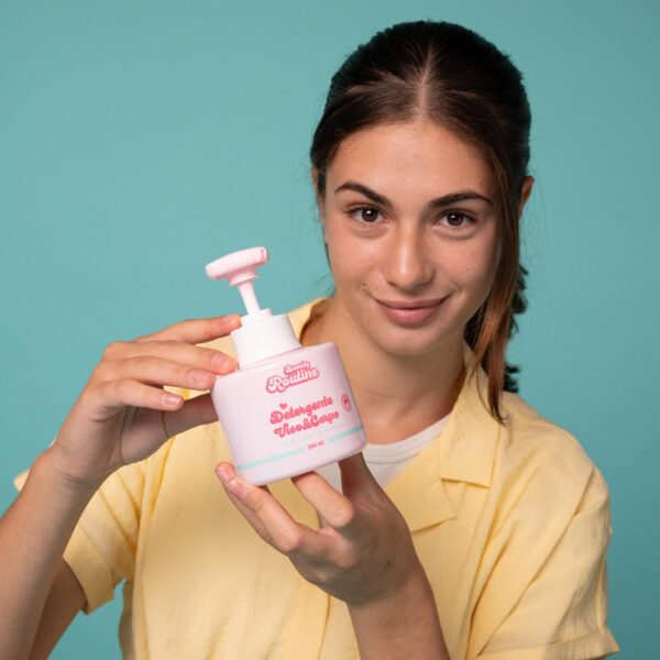 Miniatyrbild 2 av 4: Nice Detergente Viso e Corpo Rengöringsvätska Kvinna 250 ml