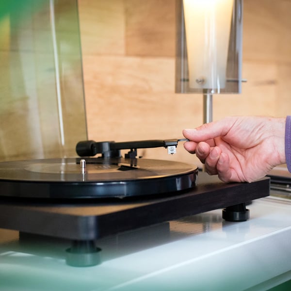 Lenco L-30BK pladespiller med USB-port til digitalisering af vinyl