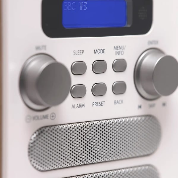 Denver DAB-48WHITE Digitalradio med Bluetooth og FM - Hvid/Træ