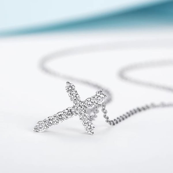 Stilrent Slittålig Kors Halsband Hög Kvalitet