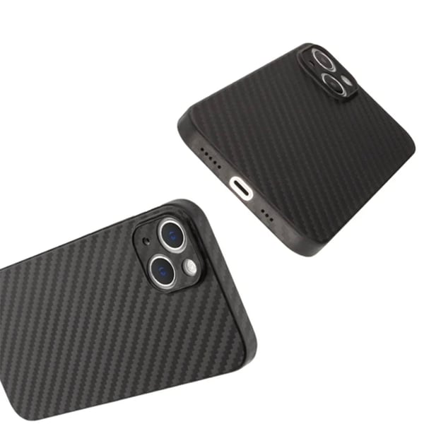 iPhone 15 - Slimmad profil och enkelhet i designen i Karbon