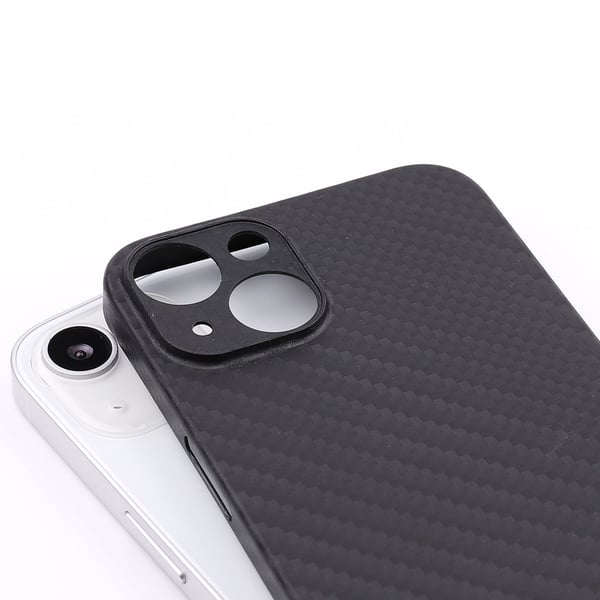 iPhone 15 PLUS -Exklusiva Karbonutseende