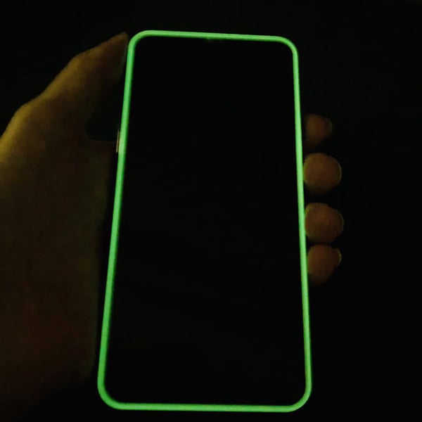 iPhone 12/12 pro Skärmskydd Självlysande Ram 9H 0,3mm