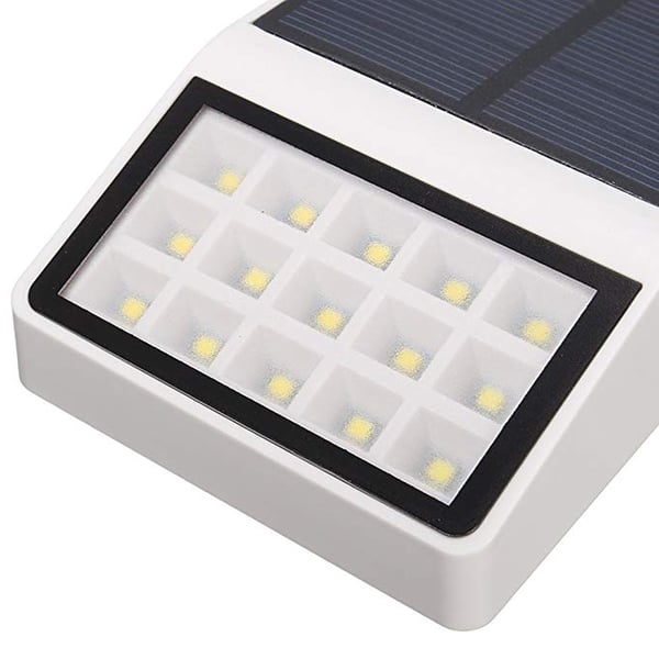 Soldriven Utelampa med automatisk sensor (LED)