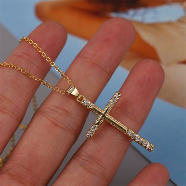 Exklusivt Stilsäkert Kors Halsband