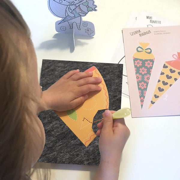 Lasten huovutussarja, jossa on 25x20 cm huopaa ja 3 neulaa