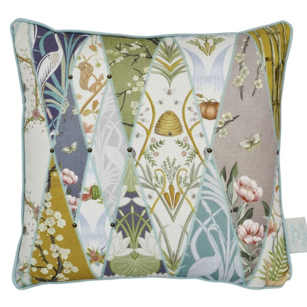 The Chateau By Angel Strawbridge Nouveau -tapetti, museotäytteinen tyyny The Chateau By Angel Strawbridge Nouveau -tapetti, museotäytteinen tyyny