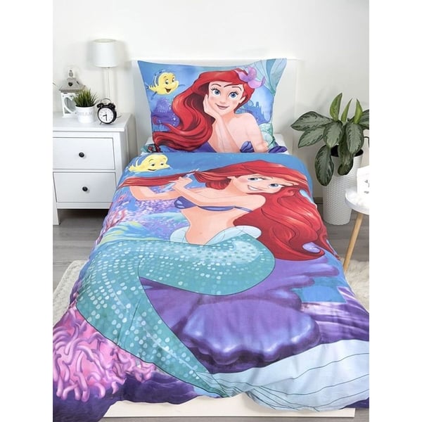 Pieni merenneito meren alla Ariel pussilakanasetti