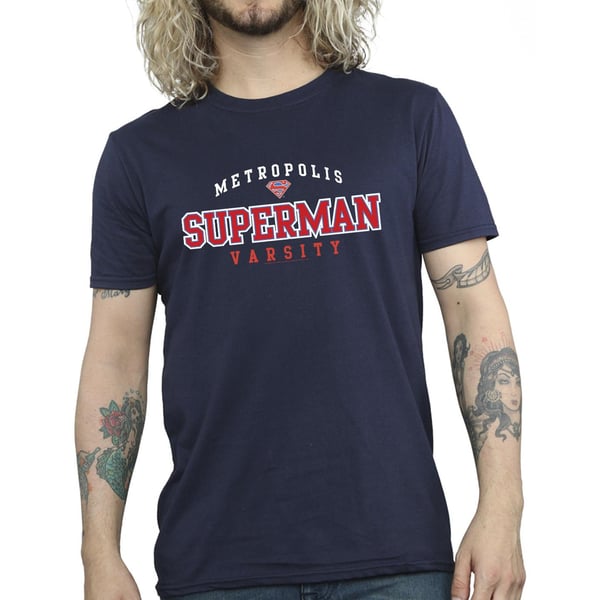 DC Comics Miesten Teräsmies Metropolis Varsity T-paita