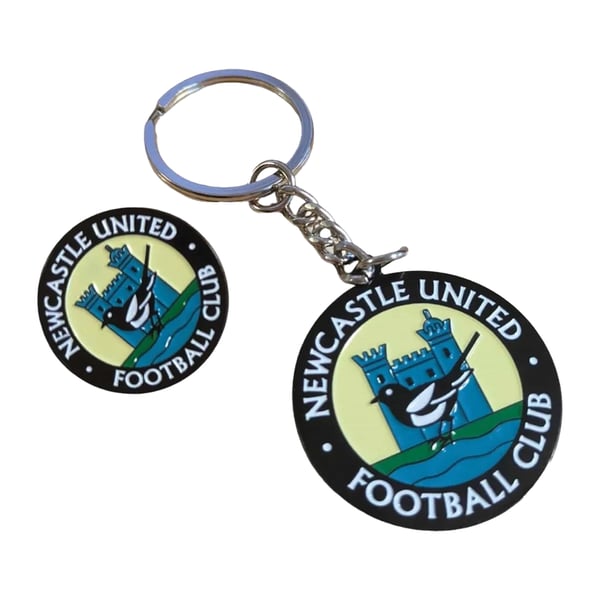 Newcastle United FC Retro Keyring And Badge Set