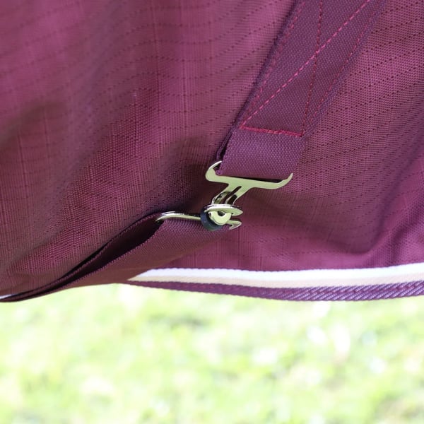 Highlander Plus Standard-Neck 100g tæppe til hestestilling