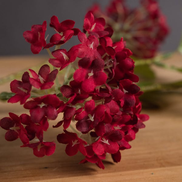 Hill Interiors Kunstig falsk rød efterårs-Viburnum Spray