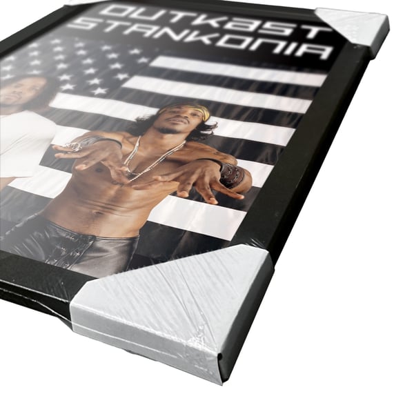 Outkast Flagga Inramad Poster