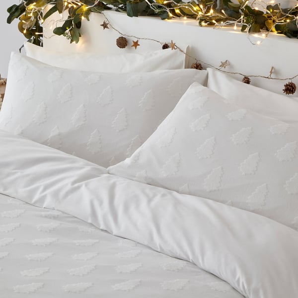 The Linen Yard Tufted Christmas Tree Duvet Cover Set