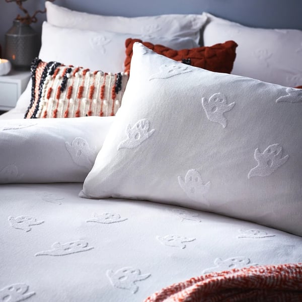 The Linen Yard Tufted Ghost Halloween Duvet Cover Set