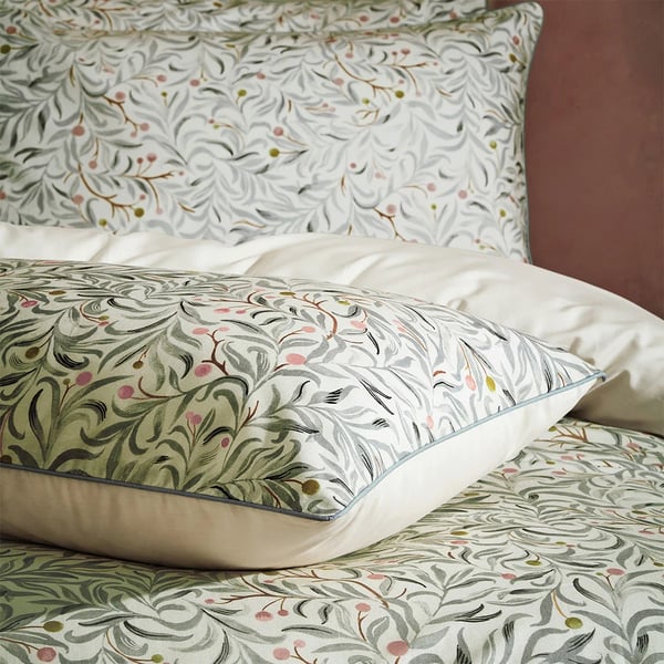 EW By Edinburgh Weavers Malory Traditional Contrast Piping Floral Duvet Cover Set