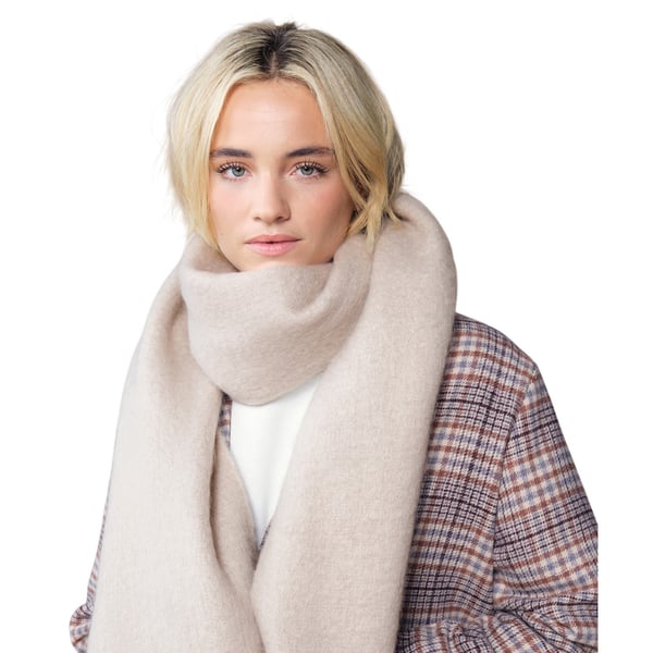 Beechfield Fluffy Scarf