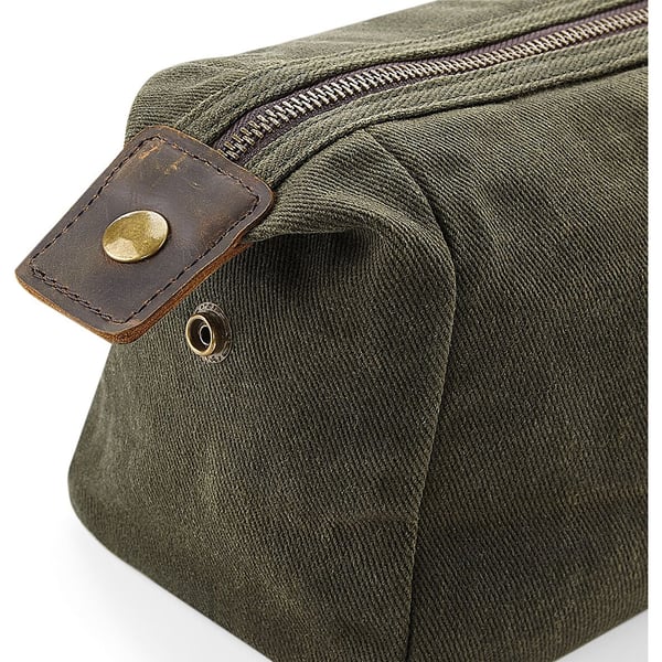 Quadra Heritage Leather Accented Waxed Canvas Wash Bag