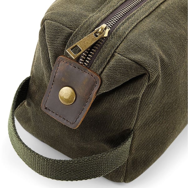 Quadra Heritage Leather Accented Waxed Canvas Wash Bag