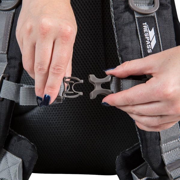 Trespass Trek 33 -reppu (33 litraa)