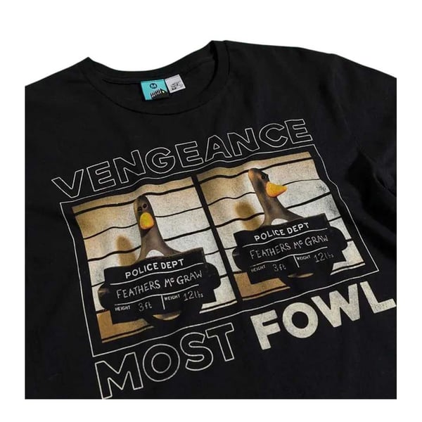 Wallace and Gromit Unisex Adult Vengeance Most Fowl Feathers McGraw Mugshot T-Shirt