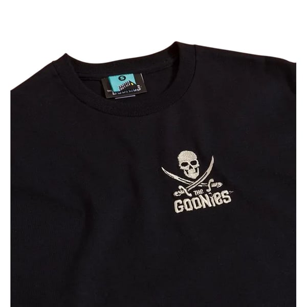 The Goonies Unisex Aikuisten Pääkallo ja Luut Kirjailtu T-paita
