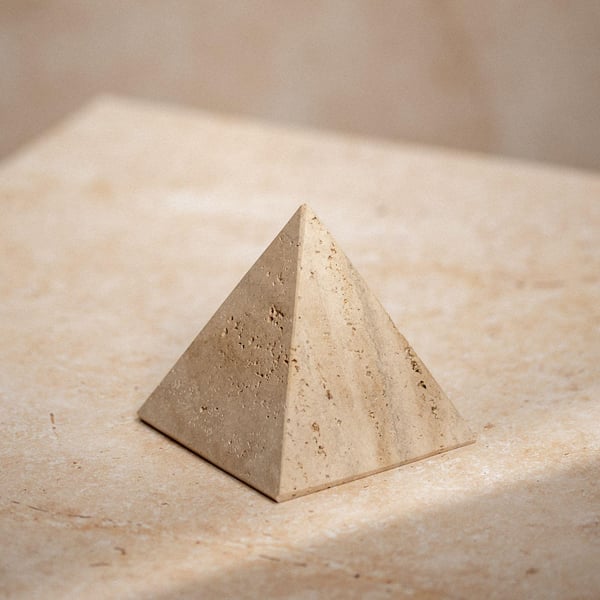 Hestia Travertinpyramid - 10cm