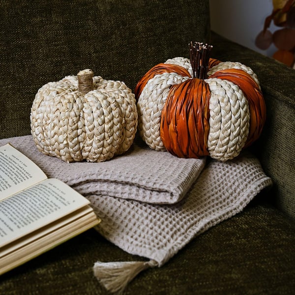 Country Living Woven Natural Leaves Pumpkin 20cm x 16cm