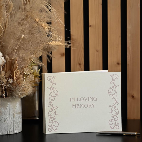 Juliana In Loving Memory -surunvalittelukirja