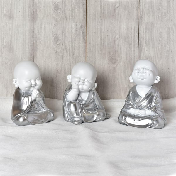 Hestia Valkoinen & Hopea Buddha - Käsi leualla