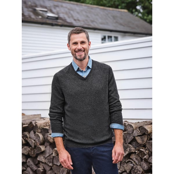 WoolOvers Mens Cashmere V Neck Jumper WoolOvers Mens Cashmere V Neck Jumper