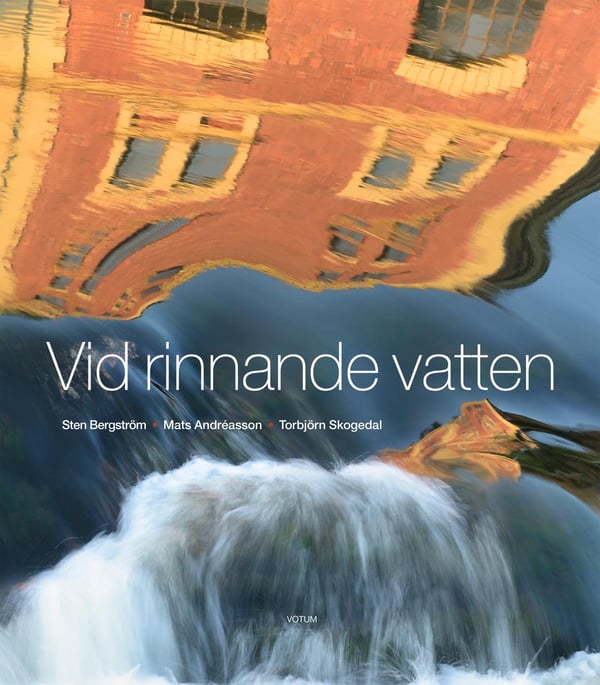 Vid Rinnande Vatten (Bok / Inbunden)